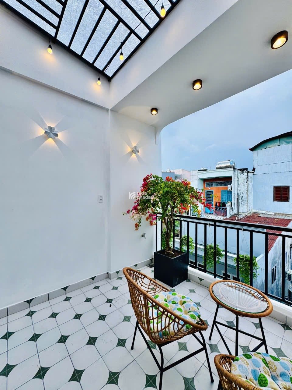 Nguyễn thượng hiền P5 trung tâm Phú Nhuận nhà mới 40m 2 lầu