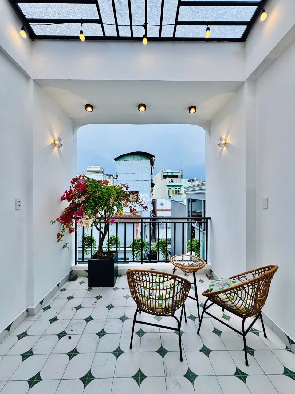Nguyễn thượng hiền P5 trung tâm Phú Nhuận nhà mới 40m 2 lầu