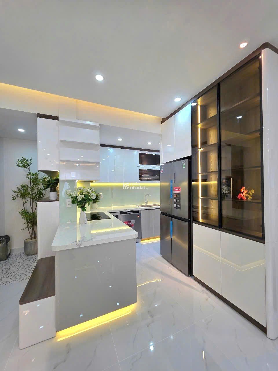 Bán nhanh căn hộ Sky garden 3, PMH, Q7, Dt 74m2, tk 3PN, căn góc nhà mới đẹp, giá chỉ 6,4 tỷ 