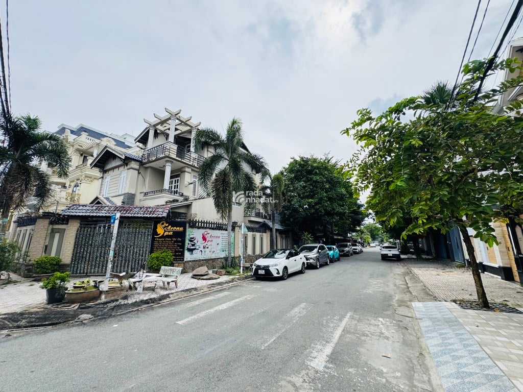 BIỆT THỰ GÓC NGAY AEON MALL BÌNH TÂN - NHÀ 3 TẦNG Ở VÀ KINH DOANH. 