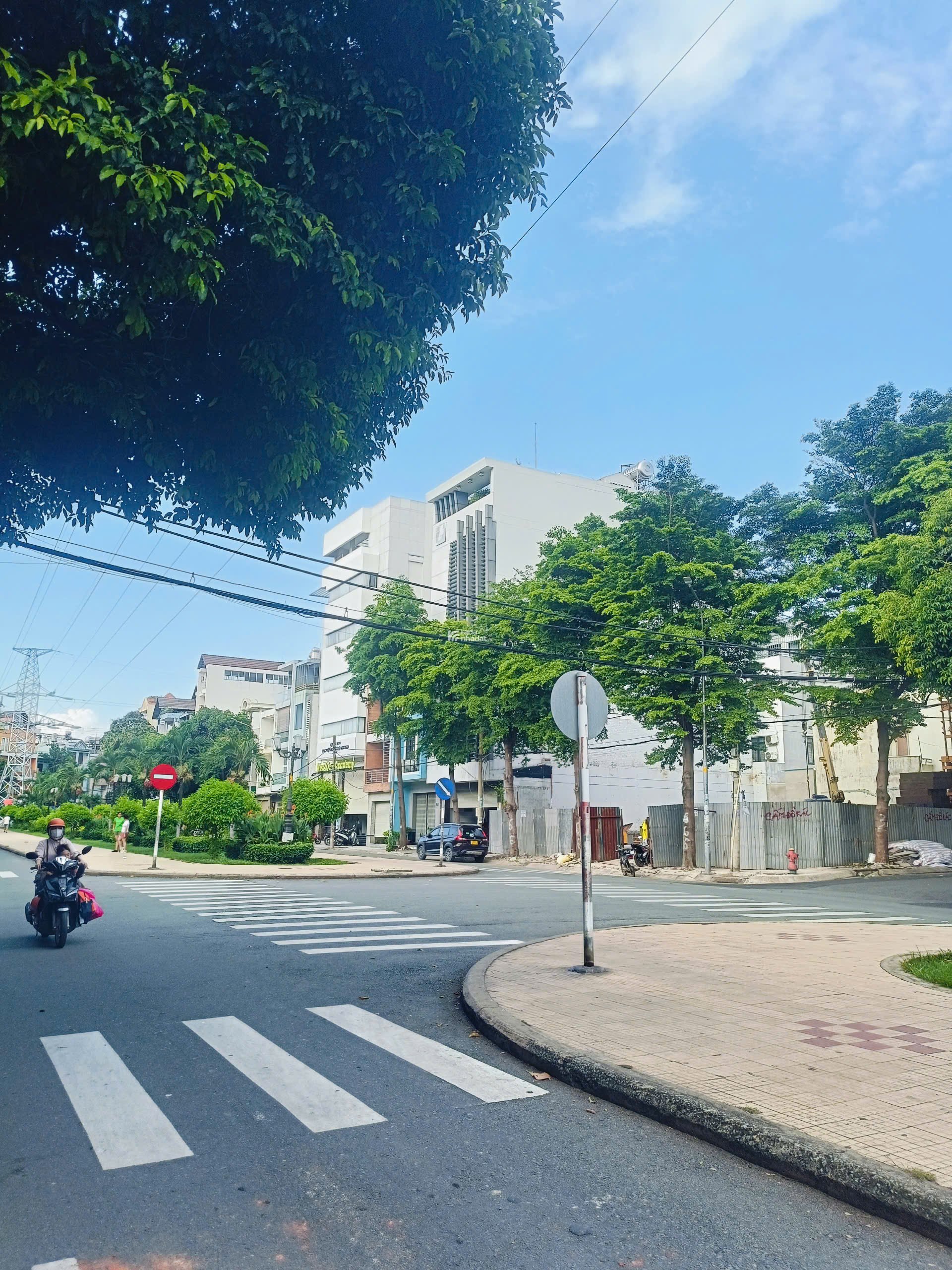 9,6 Tỷ ! Mặt tiền Nguyễn Quý Anh . Q Tân Phú. 4x14m. 4 Tầng