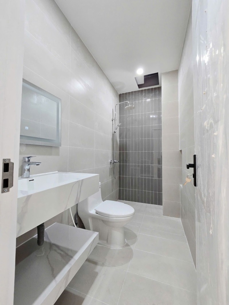 Bán Nhà 4 Tầng Lã Xuân Oai Thủ Đức - Hẻm Xe Hơi. Giá Nhỉnh 6 Tỷ