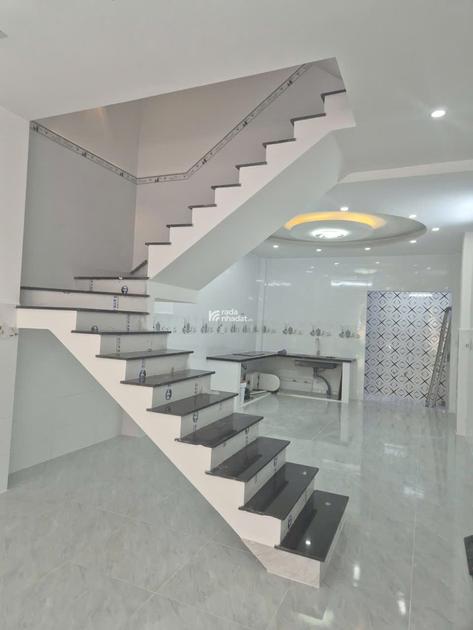 Bán nhà HXH Trần thủ độ (4 x 15m), nhà 3 lầu, 4pn 5tolet, giá chỉ 6,3 tỷ