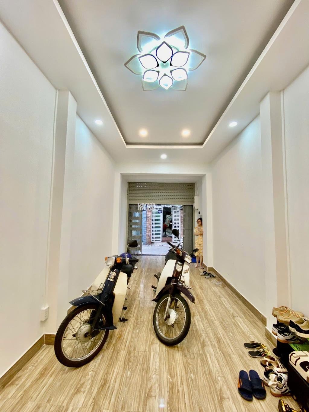TRUNG TÂM TÂN PHÚ - HẺM XE HƠI - 2 TẦNG - 2PN,2WC