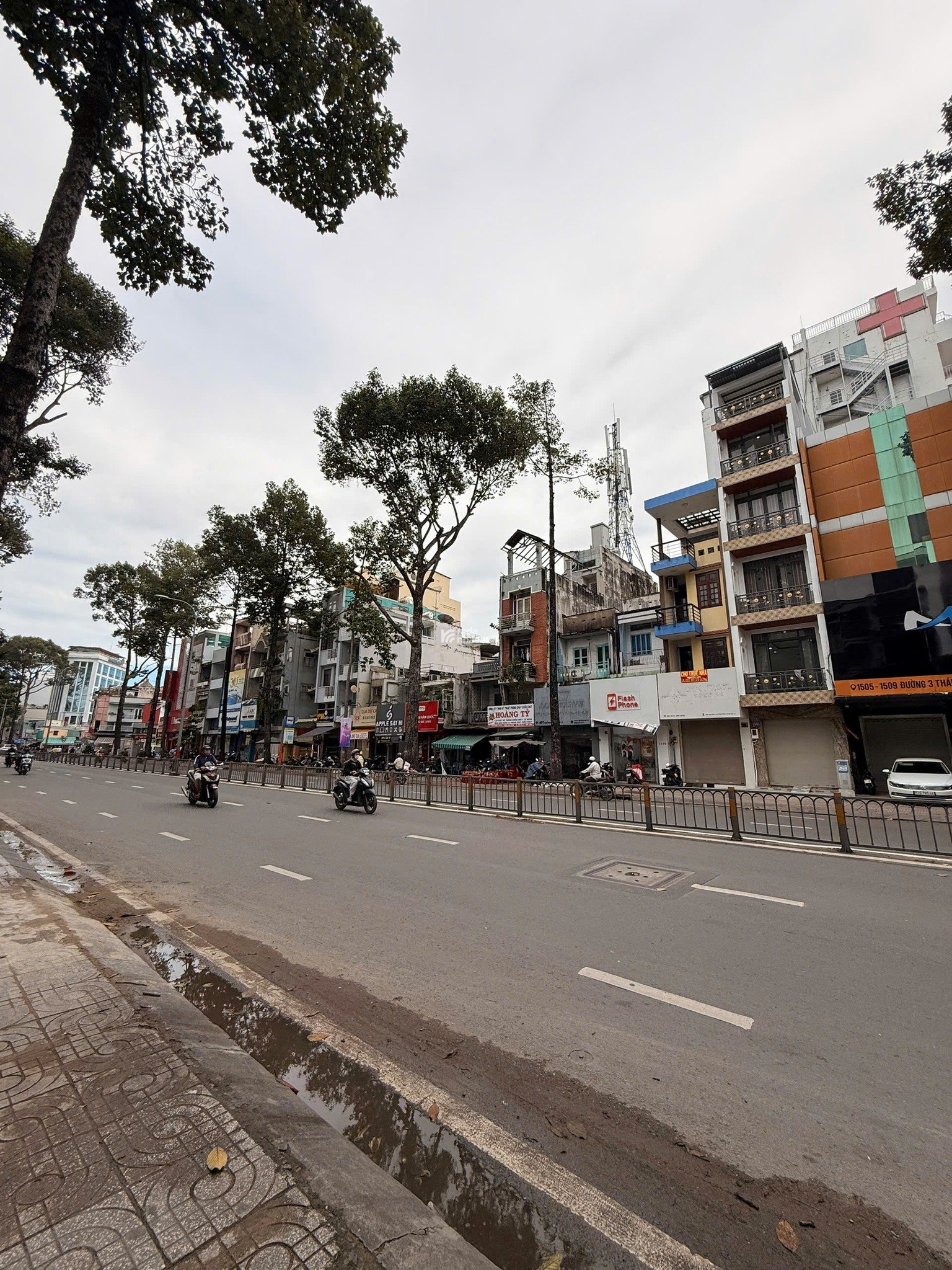 Bán nhà đường 3/2 - CHÂN CẦU VƯỢT CÂY GÕ, Quận 11 - 4x11m , trệt 2 lầu SHR