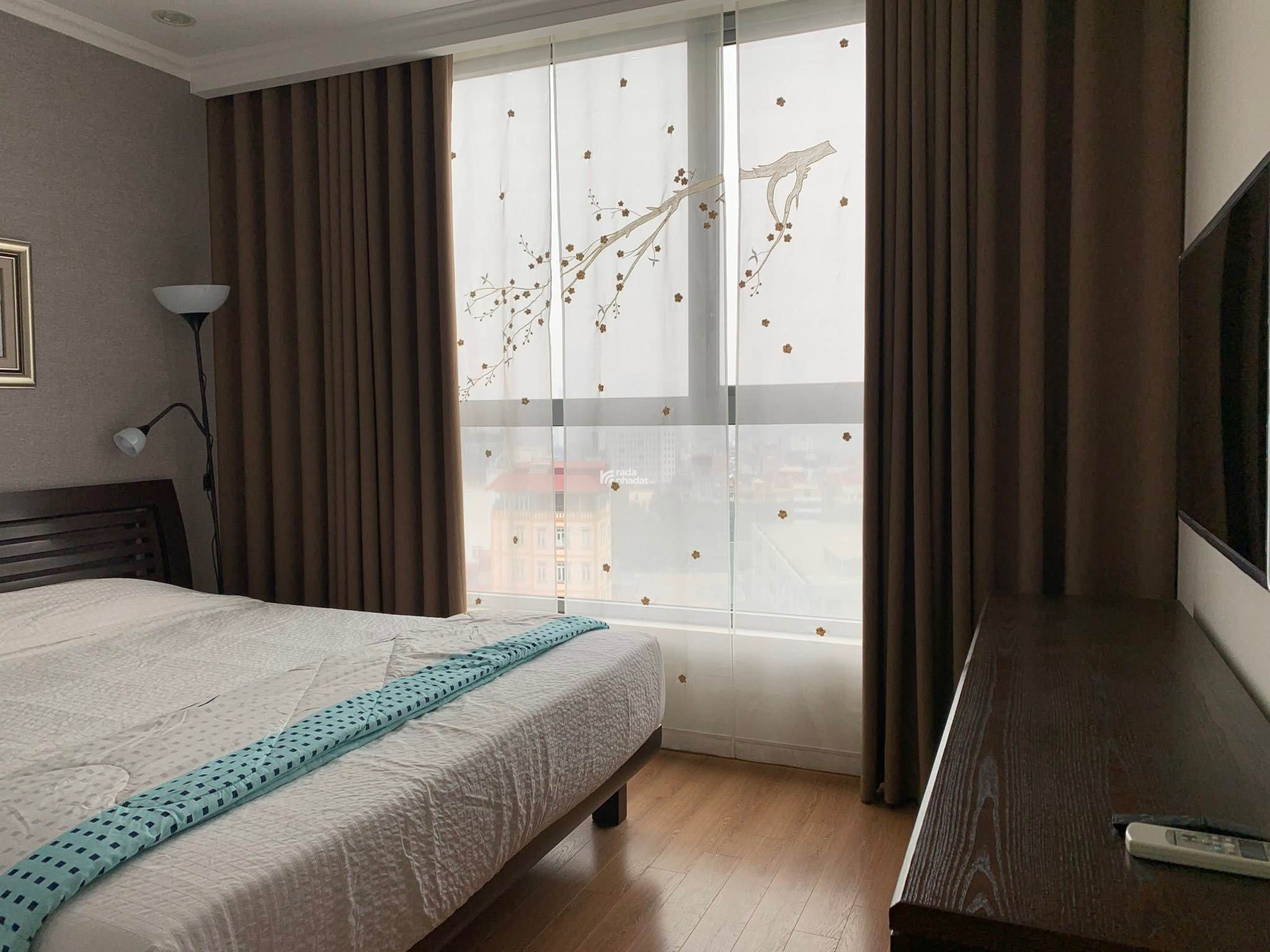 Bán căn hộ tòa nhà 71 Nguyễn Chí Thanh, diện tích 76m2, 2PN, nội thất đẹp, giá 5,3 tỷ
