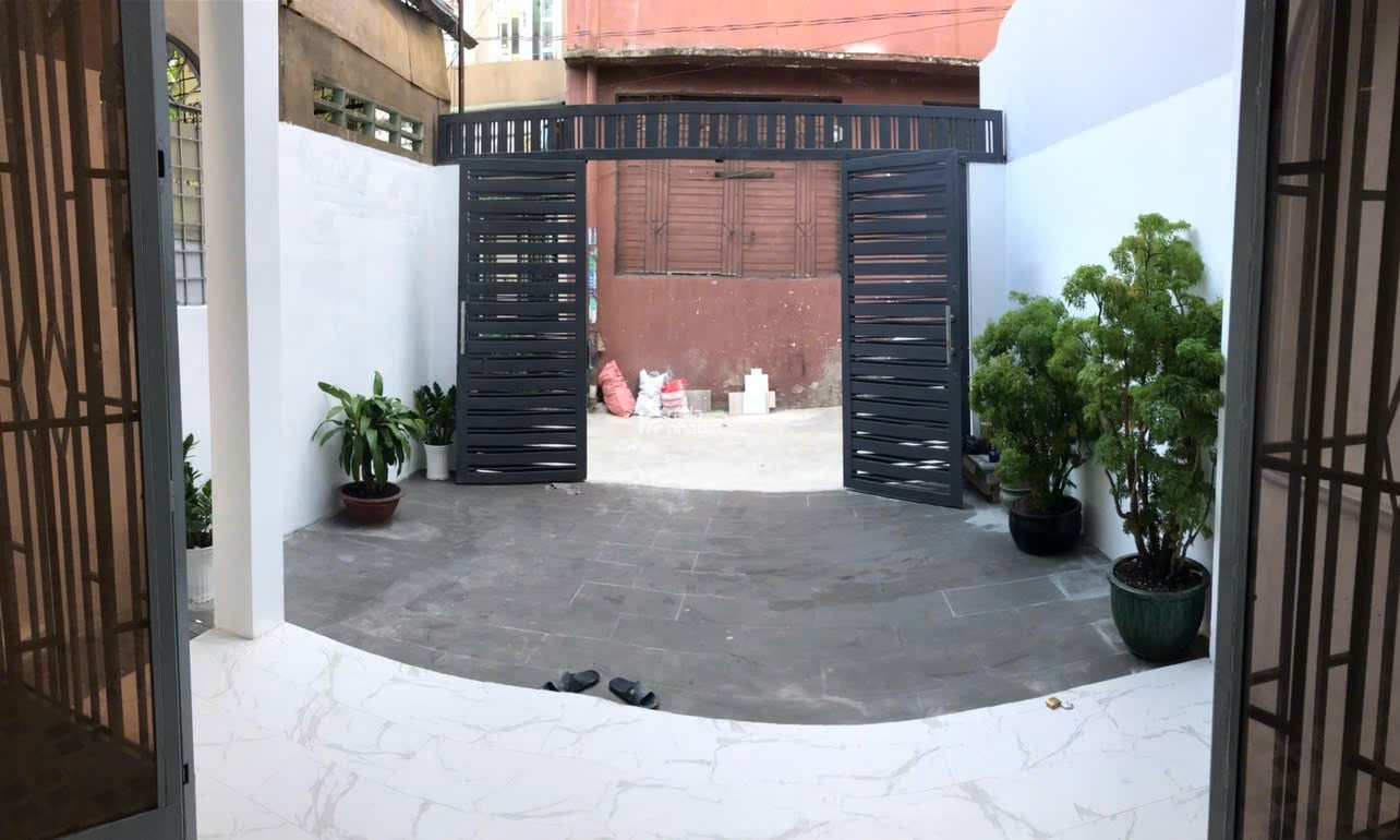 Bán nhà HXH tại đường Lũy Bán Bích Q.Tân Phú dt( 4.6 x 18m) giá 8.5 tỷ