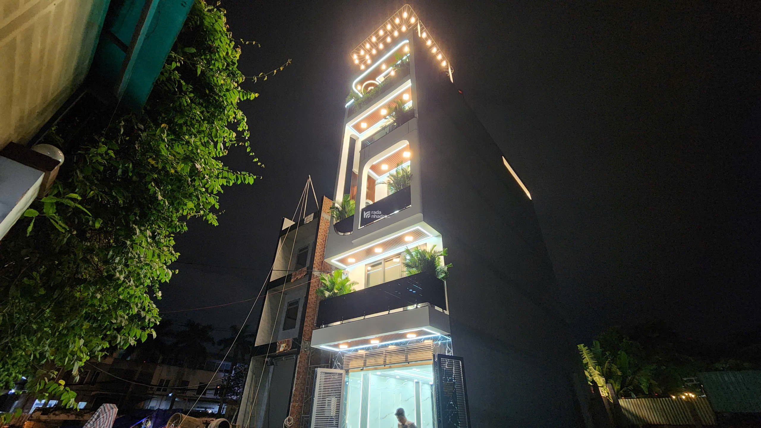 SIÊU PHẨM NHÀ ĐẸP TX21, Q12 - FULL NỘI THẤT - CÓ THANG MÁY KÍNH  SÂN VƯỜN