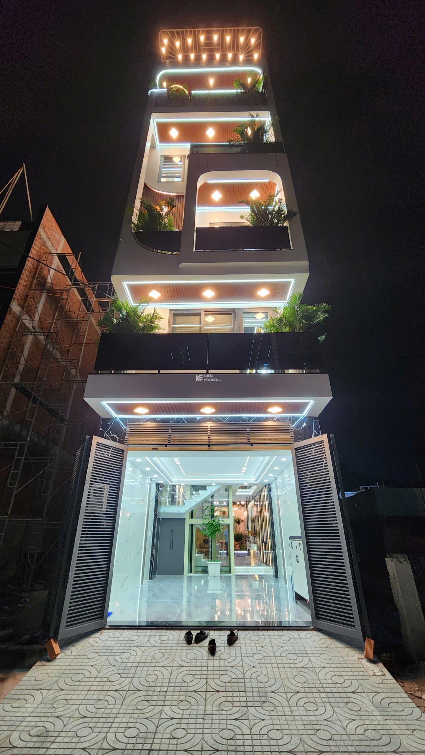 SIÊU PHẨM NHÀ ĐẸP TX21, Q12 - FULL NỘI THẤT - CÓ THANG MÁY KÍNH  SÂN VƯỜN