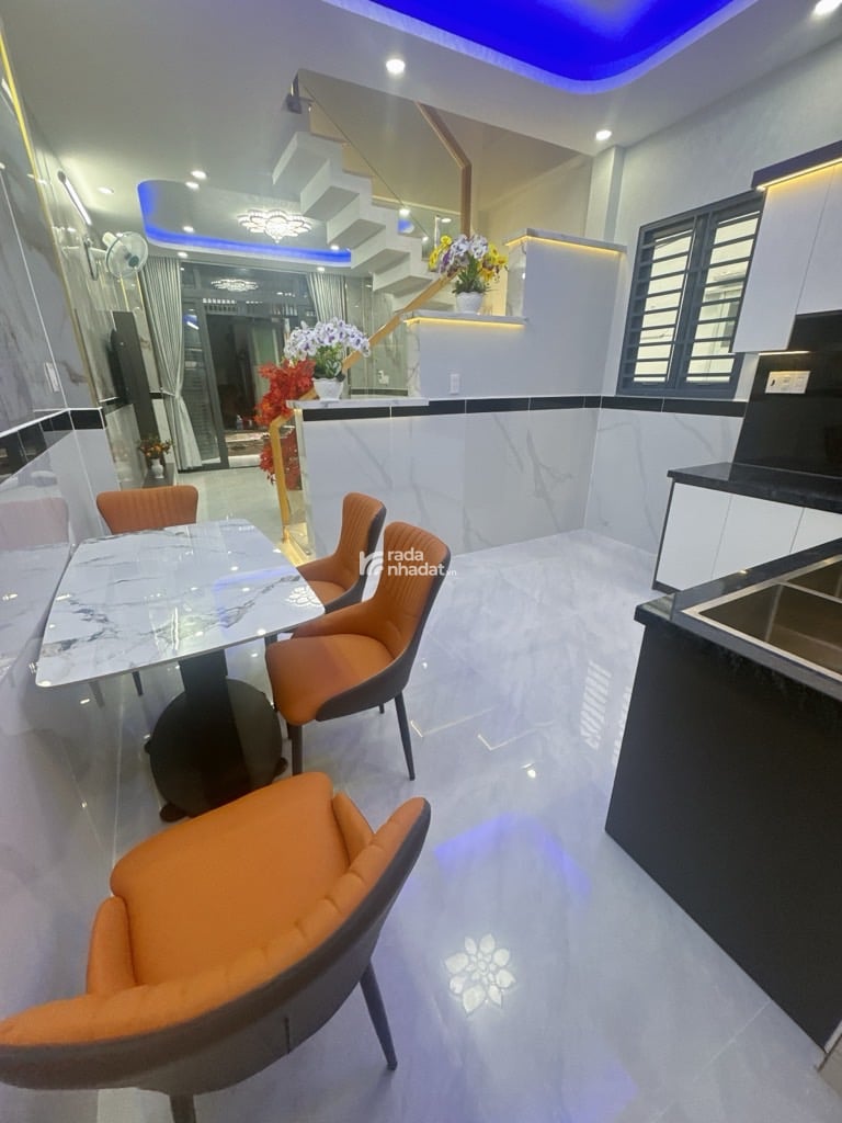 BÁN NHÀ 2 TẦNG 2PN, SÁT VÁCH CHỢ HẠNH THÔNG TÂY, QUANG TRUNG P11 GV, NHỈNH 4 TỶ