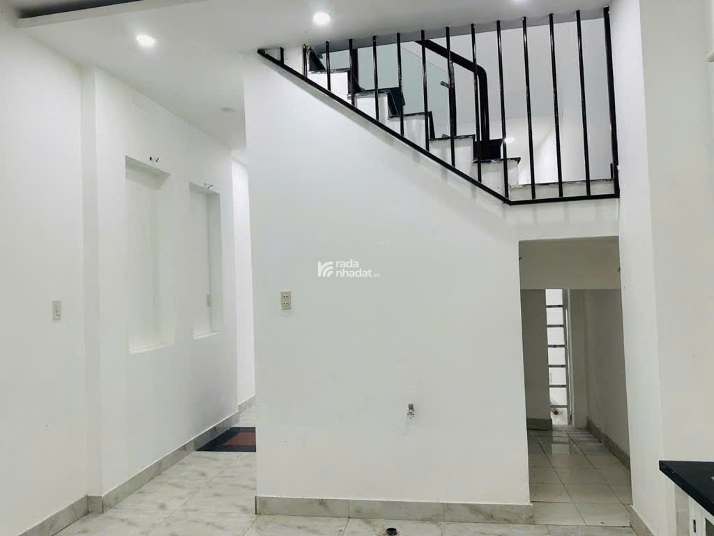 Nhà 3 tầng cạnh Vinhomes nhỉnh 4 tỷ Hẻm xe hơi Q9
