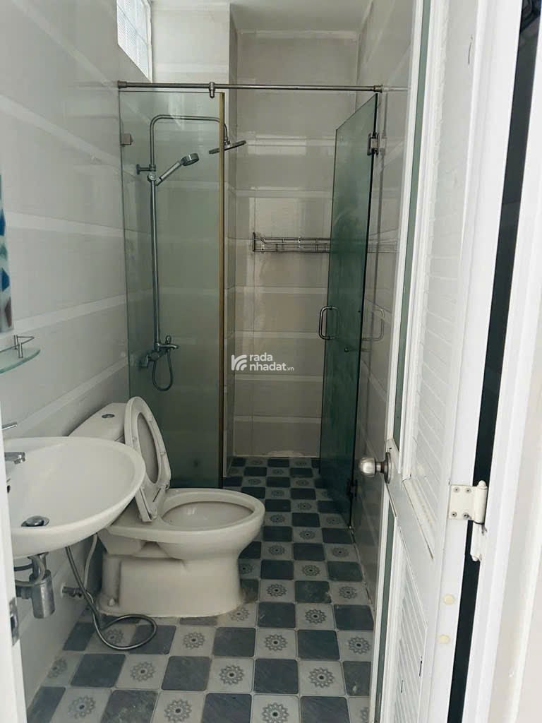 Nhà 3 tầng cạnh Vinhomes nhỉnh 4 tỷ Hẻm xe hơi Q9