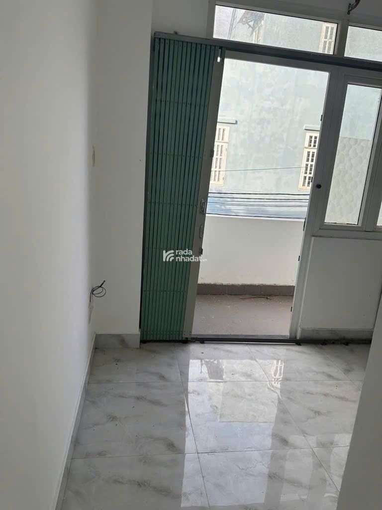 Nhà 3 tầng cạnh Vinhomes nhỉnh 4 tỷ Hẻm xe hơi Q9