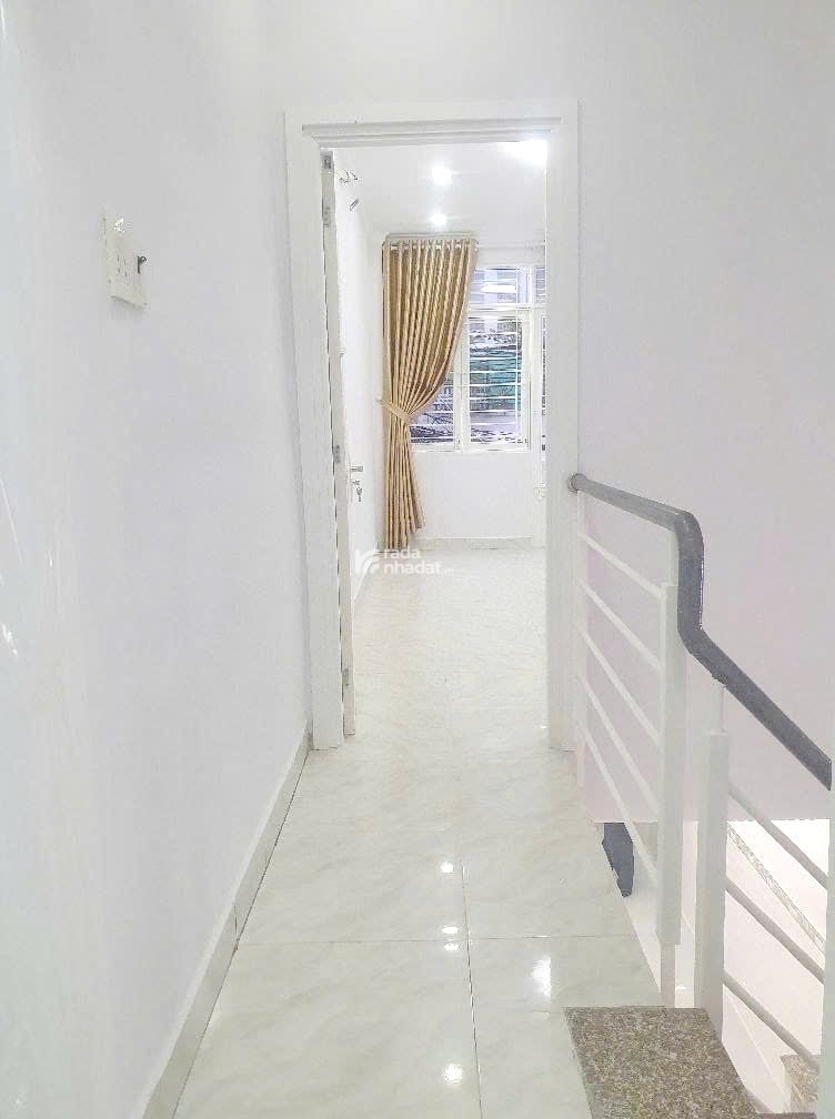 Bán nhà mới 1 lầu gần hẻm xe hơi đường Âu Dương Lân P.2 Quận 8