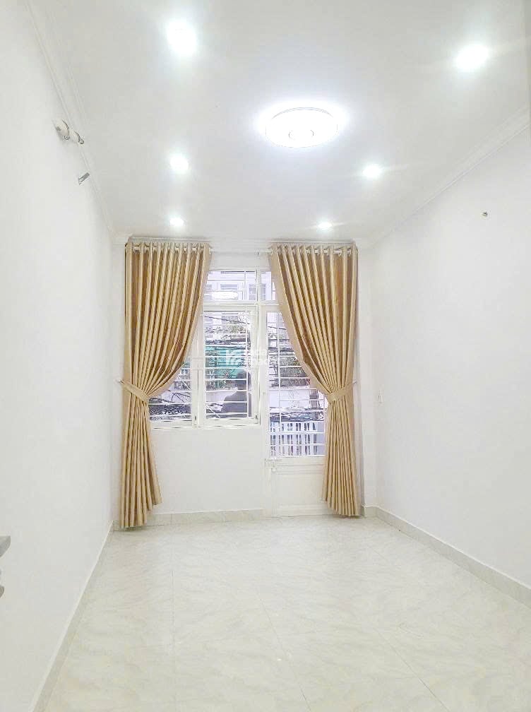 Bán nhà mới 1 lầu gần hẻm xe hơi đường Âu Dương Lân P.2 Quận 8