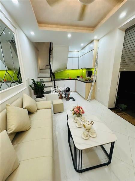 HOT HOT  Căn #Cầu_Giấy mới kính kong mà chỉ quanh 7 tỷ, 35m2 5 tầng