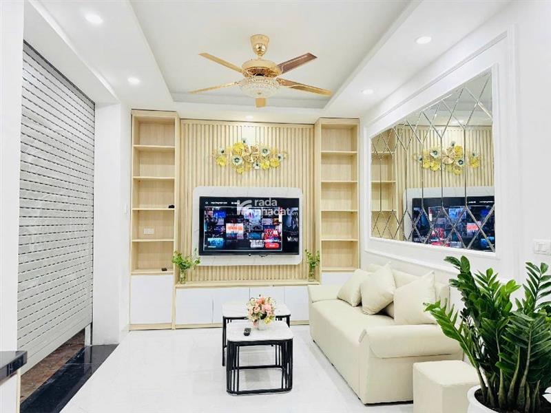HOT HOT  Căn #Cầu_Giấy mới kính kong mà chỉ quanh 7 tỷ, 35m2 5 tầng