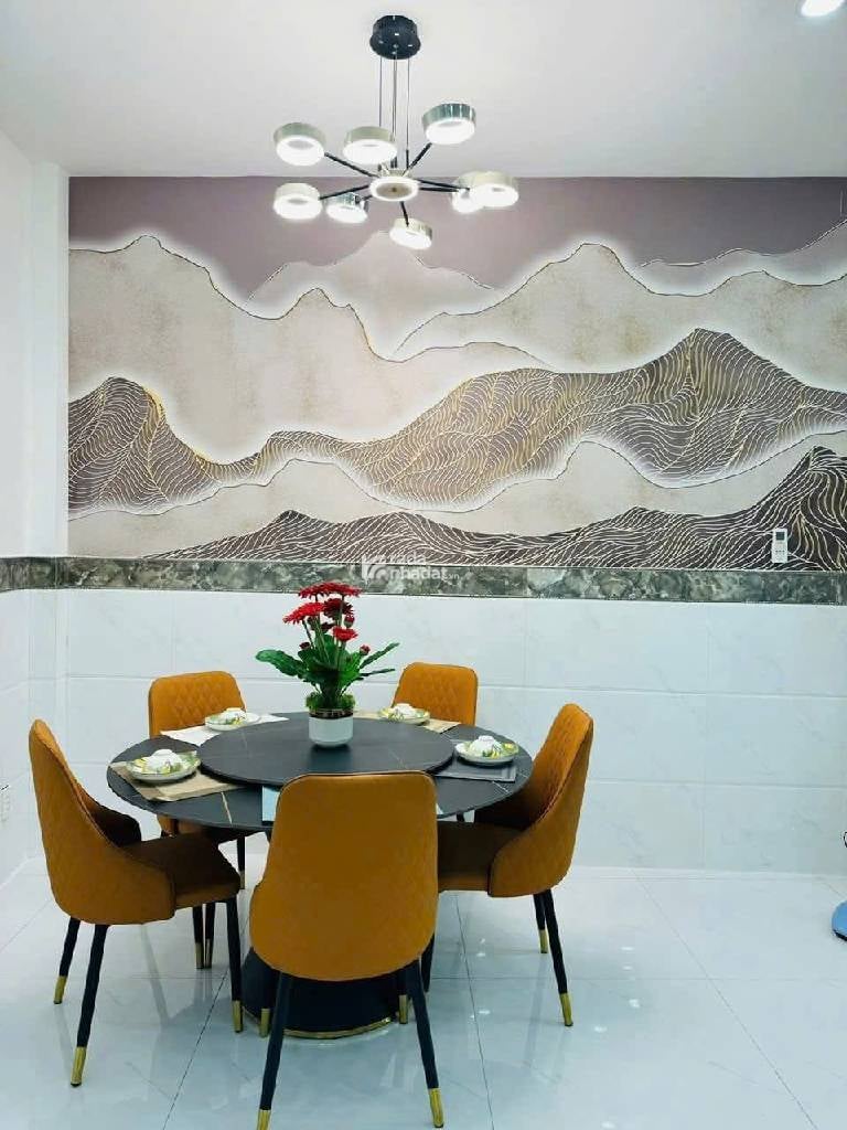 Nhà ôtô đổ cửa - 2 tầng mới - 58m2 nở hậu - full nội thất, Làng Hoa Gò Vấp, 5 tỷ xíu