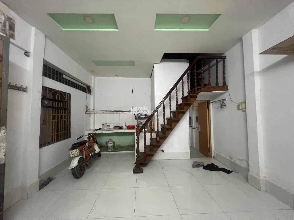 Bán Nhà Nhỏ Xinh Gần Chợ Tân Hương Chỉ 2.4 Tỷ