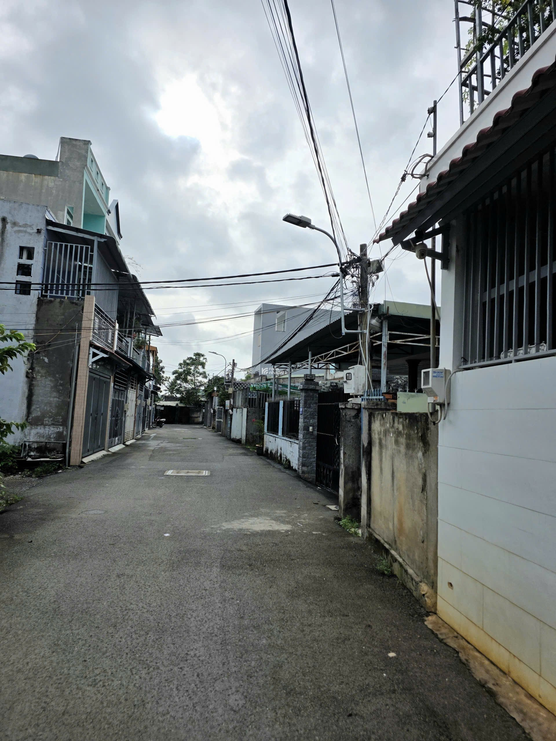  BÁN ĐẤT TẶNG NHÀ C4 MỚI HXH THÔNG Đ. PHƯỚC THIỆN 100m 5.5 TỶ KẾ VINHOME Q9, CẠNH VĐ3