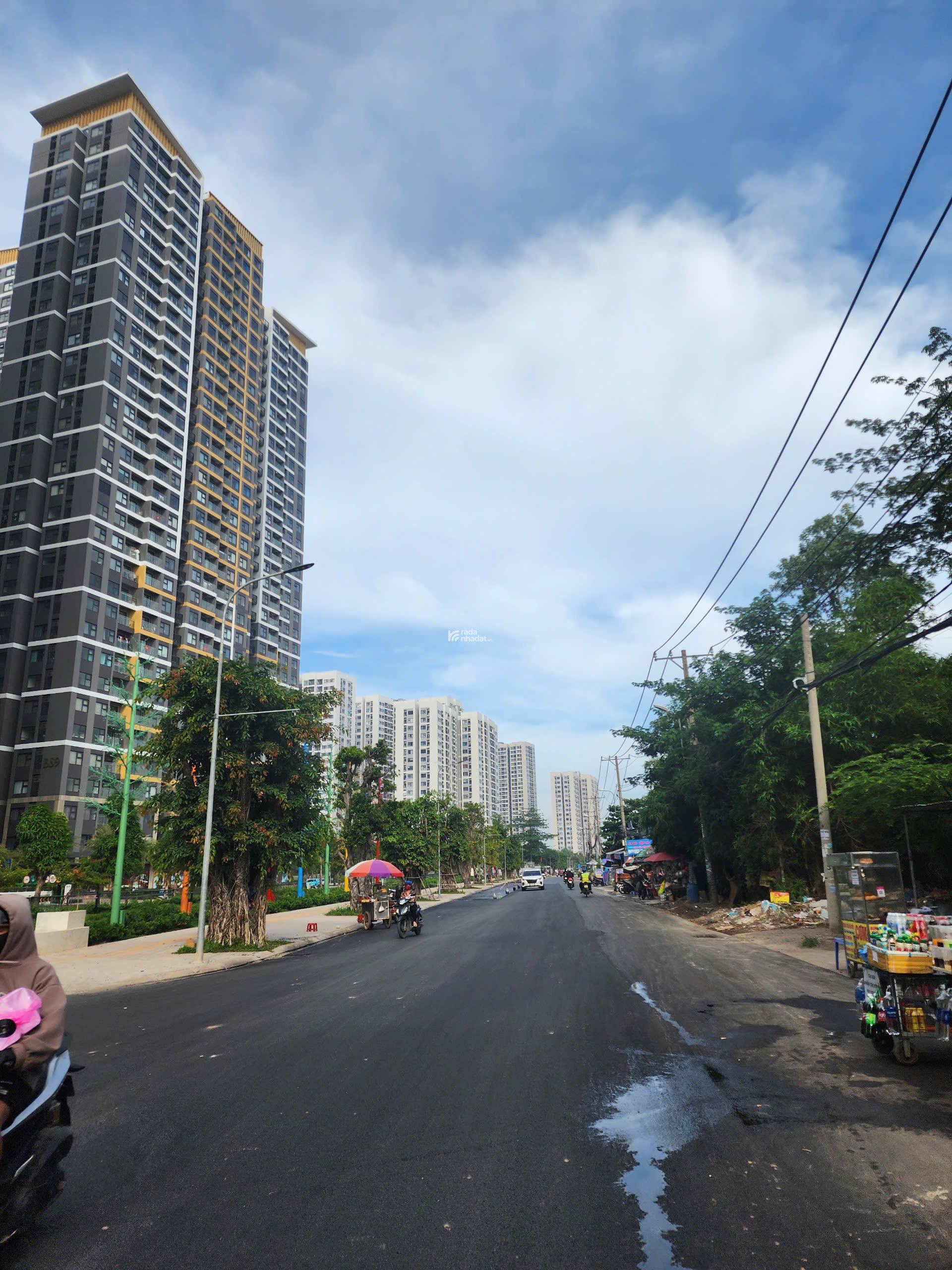  BÁN ĐẤT TẶNG NHÀ C4 MỚI HXH THÔNG Đ. PHƯỚC THIỆN 100m 5.5 TỶ KẾ VINHOME Q9, CẠNH VĐ3