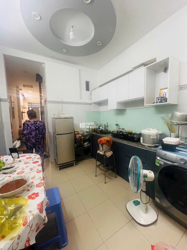 Chính chủ bán nhà đang ở, chưa từng sang tay, 50m2, 3 phòng ngủ, nhỉnh 4 tỷ