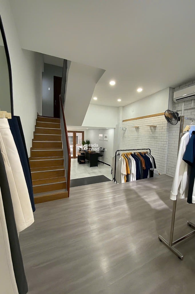 VỊ TRÍ ĐẸP, SÁT MẶT TIỀN BẠCH ĐẰNG, KHU VỰC HIẾM NHÀ BÁN. DÒNG TIỀN ỔN ĐỊNH.