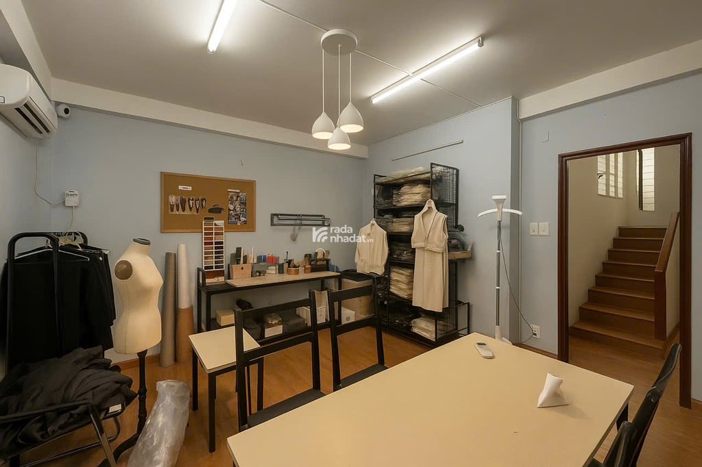 VỊ TRÍ ĐẸP, SÁT MẶT TIỀN BẠCH ĐẰNG, KHU VỰC HIẾM NHÀ BÁN. DÒNG TIỀN ỔN ĐỊNH.