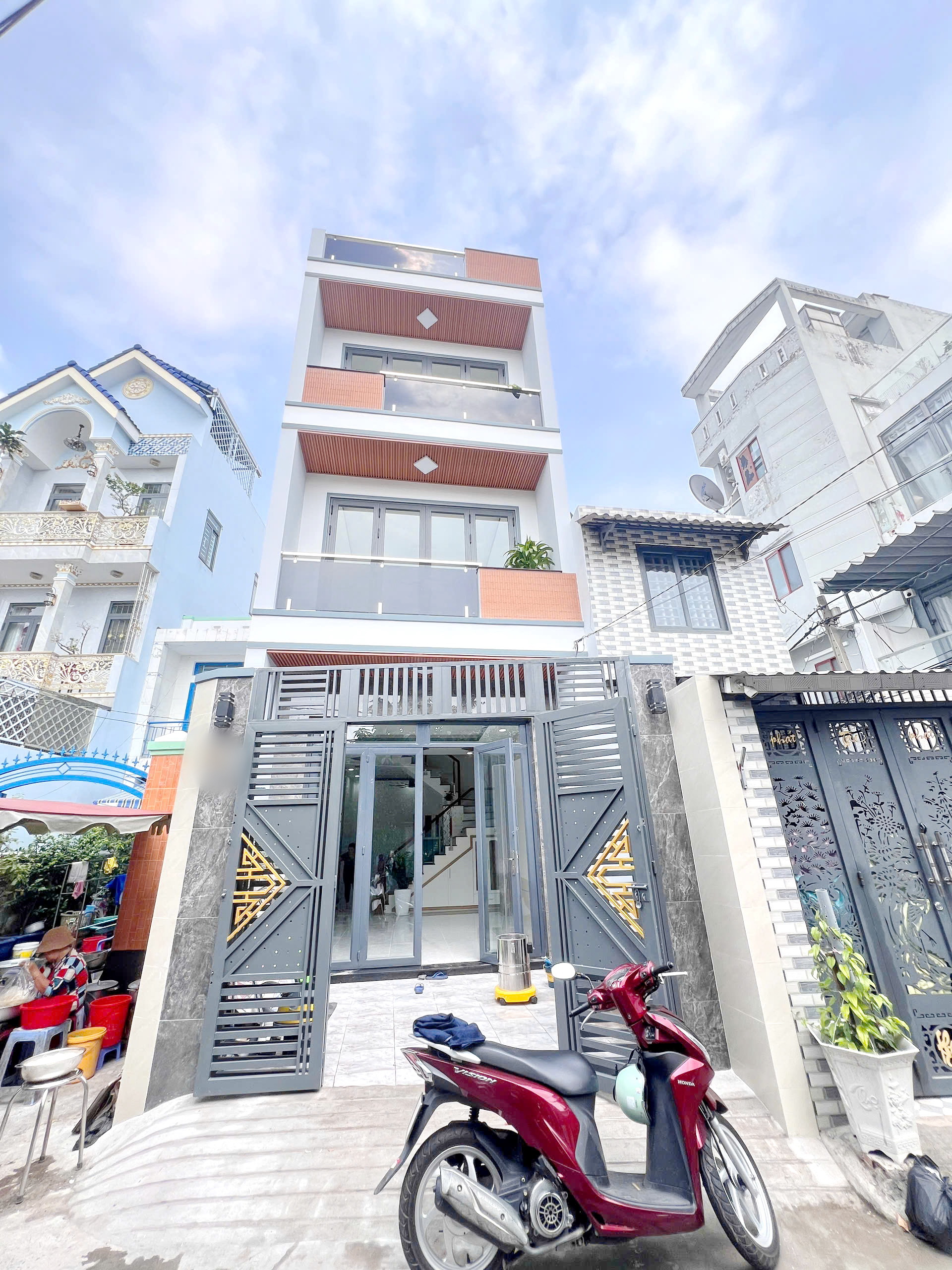 Bán nhà mới 2 lầu hẻm xe hơi đường Phạm Thế Hiển P.3 Quận 8