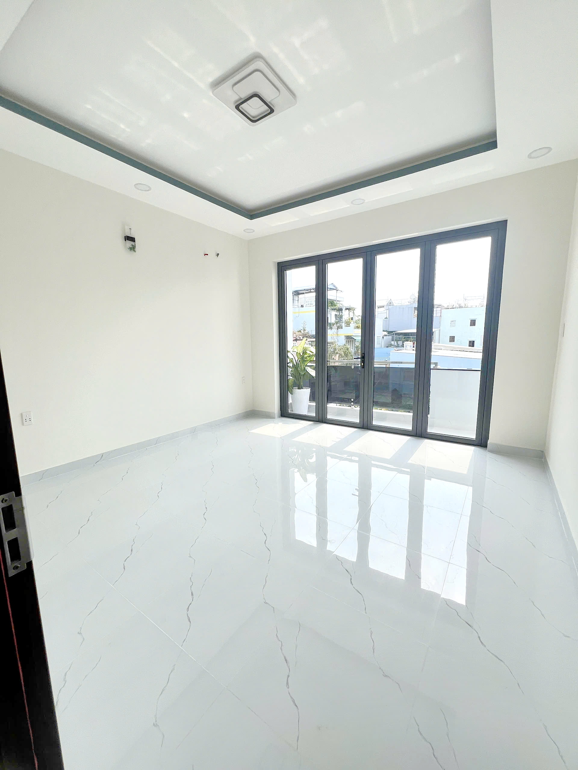 Bán nhà mới 2 lầu hẻm xe hơi đường Phạm Thế Hiển P.3 Quận 8