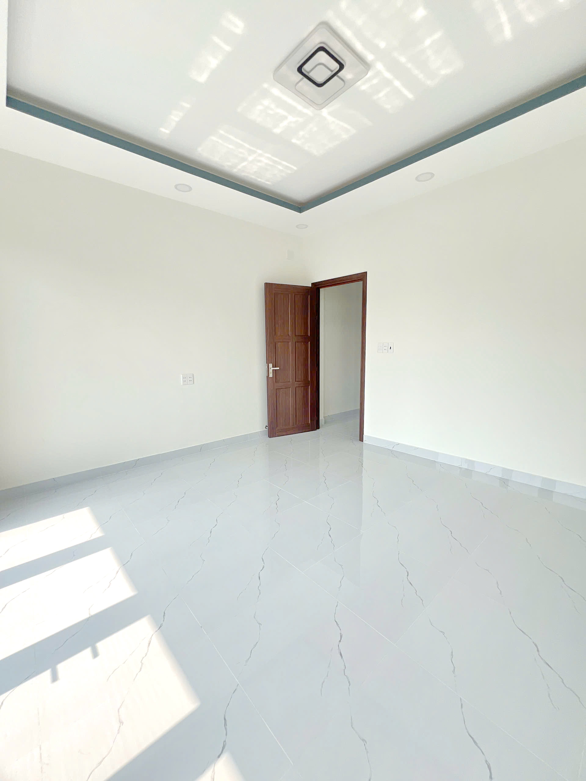 Bán nhà mới 2 lầu hẻm xe hơi đường Phạm Thế Hiển P.3 Quận 8