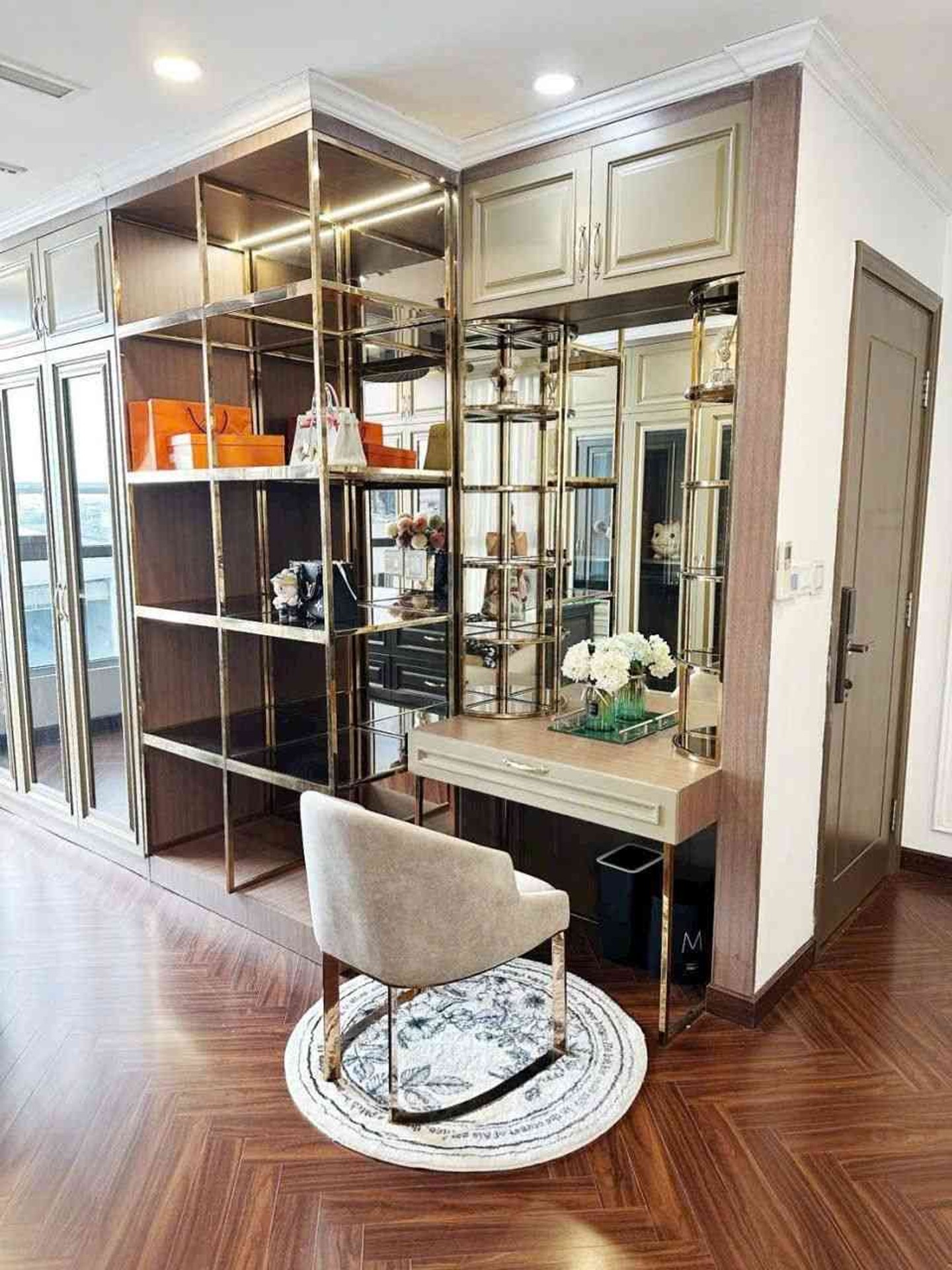 NGAY LANDMARK 81, CC VINHOME, BÌNH THẠNH, 99M2 Ở NGAY. GIẢM 350TR CHỈ 16.6T