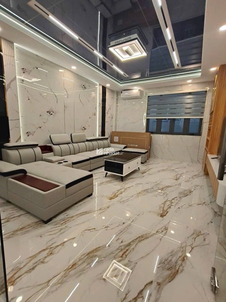 Bán nhà Lê Văn Quới, DT 4X15, Xây mới 5 tầng, 6PN, hẻm xe hơi, sổ hoàn công đủ.