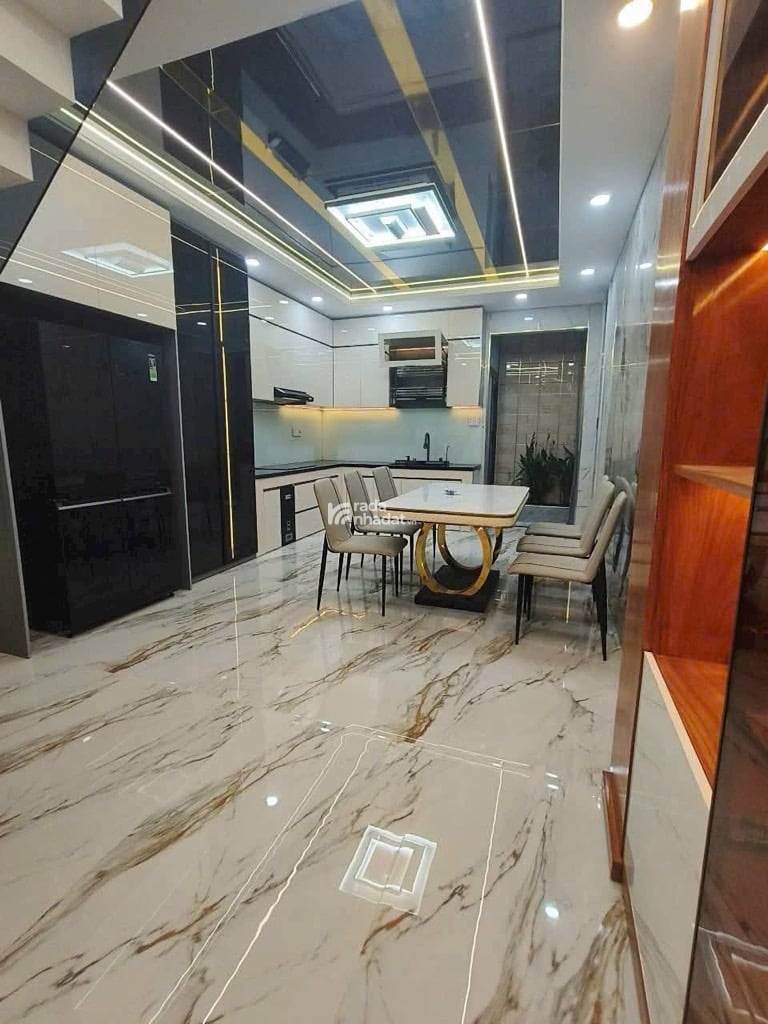 Bán nhà Lê Văn Quới, DT 4X15, Xây mới 5 tầng, 6PN, hẻm xe hơi, sổ hoàn công đủ.