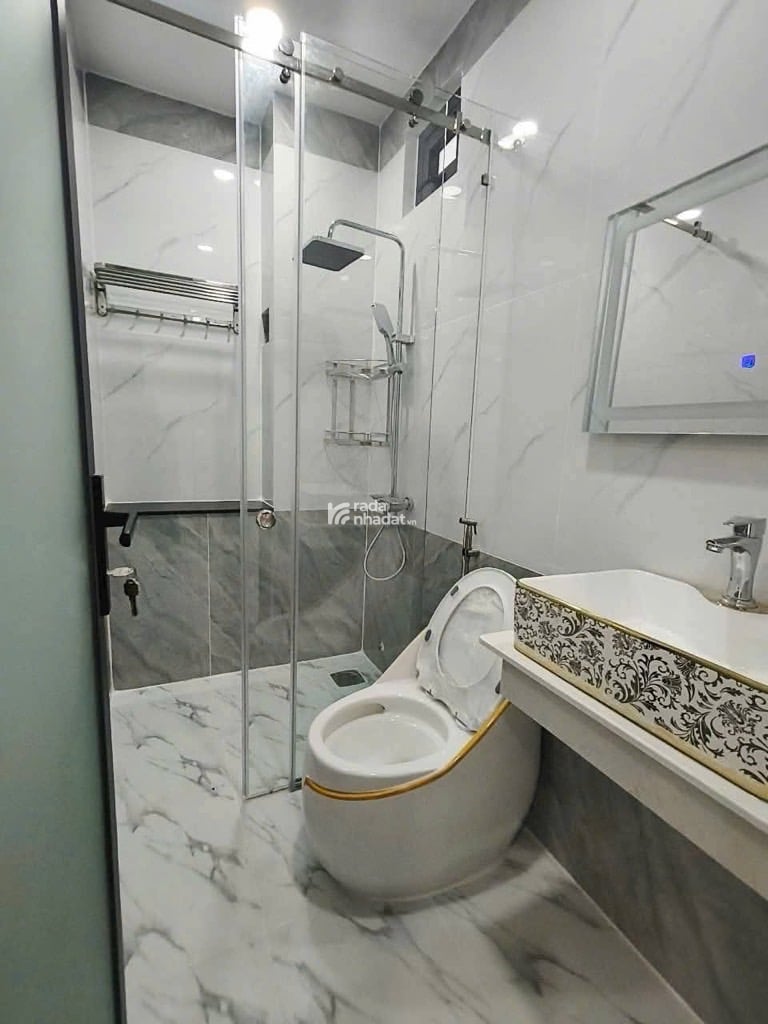 Bán nhà Lê Văn Quới, DT 4X15, Xây mới 5 tầng, 6PN, hẻm xe hơi, sổ hoàn công đủ.