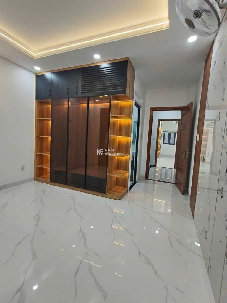 Bán nhà Lê Văn Quới, DT 4X15, Xây mới 5 tầng, 6PN, hẻm xe hơi, sổ hoàn công đủ.