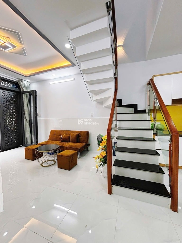 BÁN NHÀ ĐẤT MỚI 48M2 2 TẦNG ĐẸP 4.6 TỶ HẺM 6M XE HƠI GIÁP TÂN PHÚ 