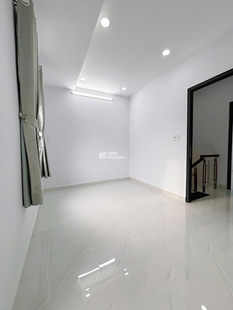 BÁN NHÀ ĐẤT MỚI 48M2 2 TẦNG ĐẸP 4.6 TỶ HẺM 6M XE HƠI GIÁP TÂN PHÚ 