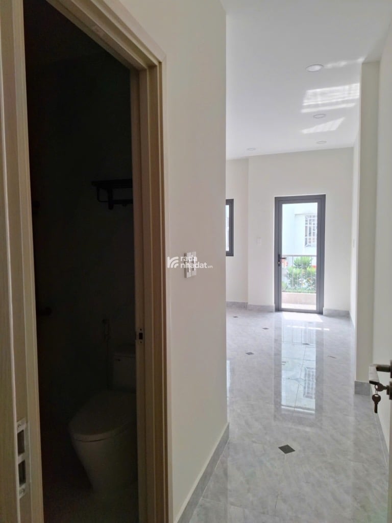 GIÁ GIẢM SIÊU SÂU, MTKD NGUYỄN ĐÌNH CHÍNH, PHÚ NHUẬN, 4 TẦNG MỚI Ở NGAY. GIẢM 6T CHỈ CÒN 15T TL 