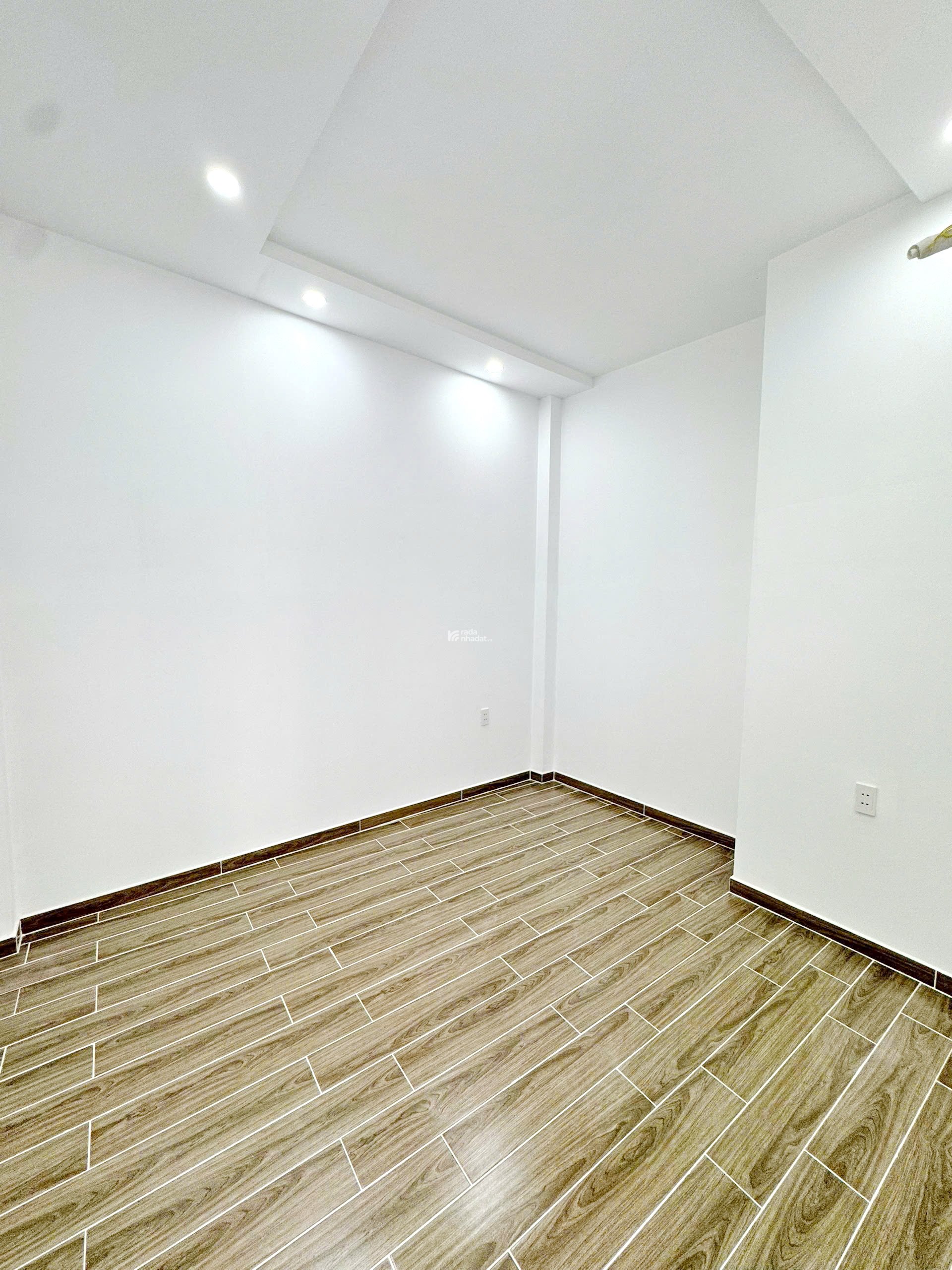 Bán nhà mới 2 lầu sát hẻm xe hơi đường Âu Dương Lân P. Chánh Hưng Quận 8