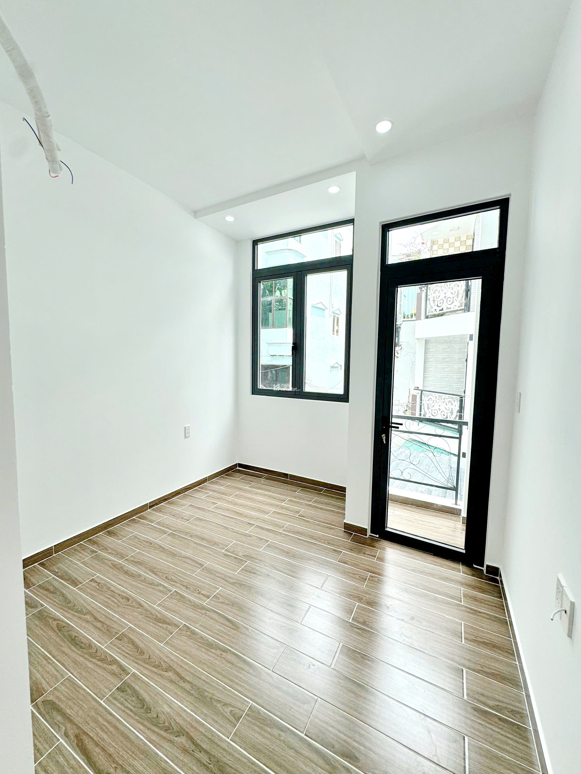 Bán nhà mới 2 lầu sát hẻm xe hơi đường Âu Dương Lân P. Chánh Hưng Quận 8