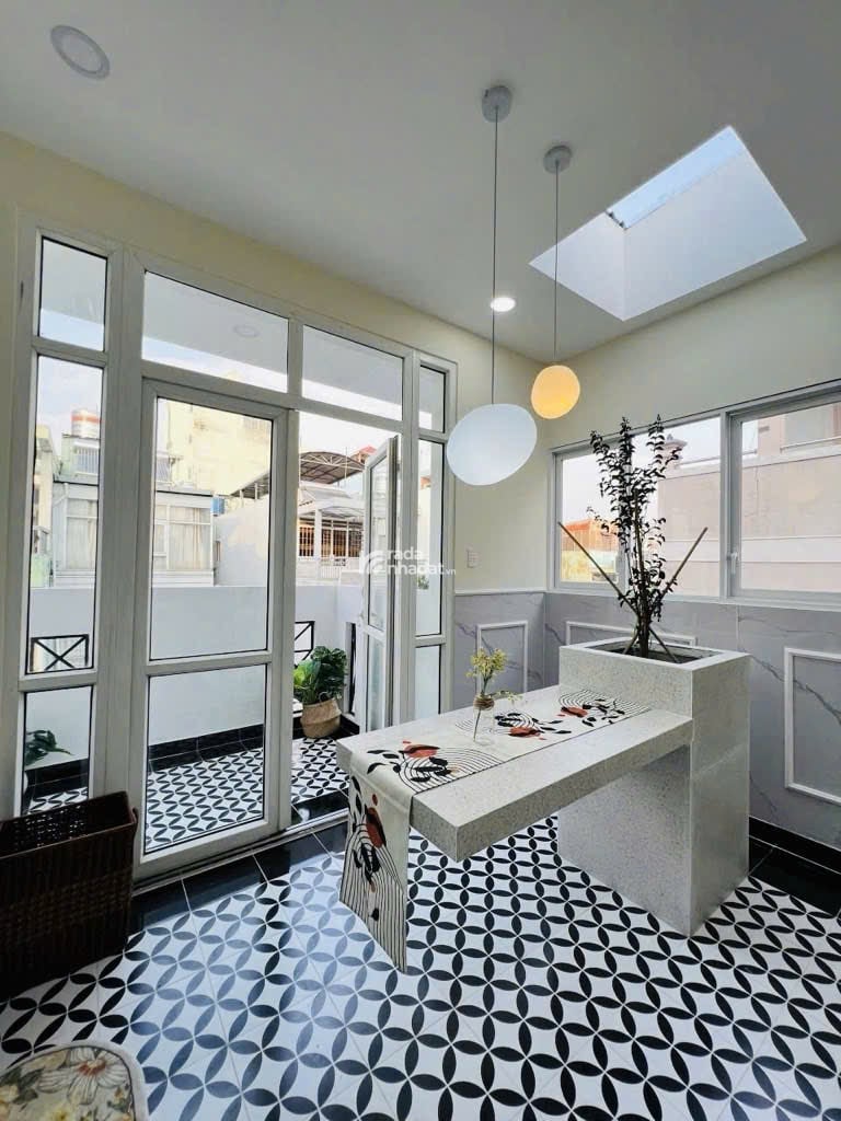 Nhà 5 Tầng  sẵn dòng tiền 30tr/tháng Hồ Văn Huê  Phú Nhuận  4x25m full thổ  Giá 19.9 Tỷ 