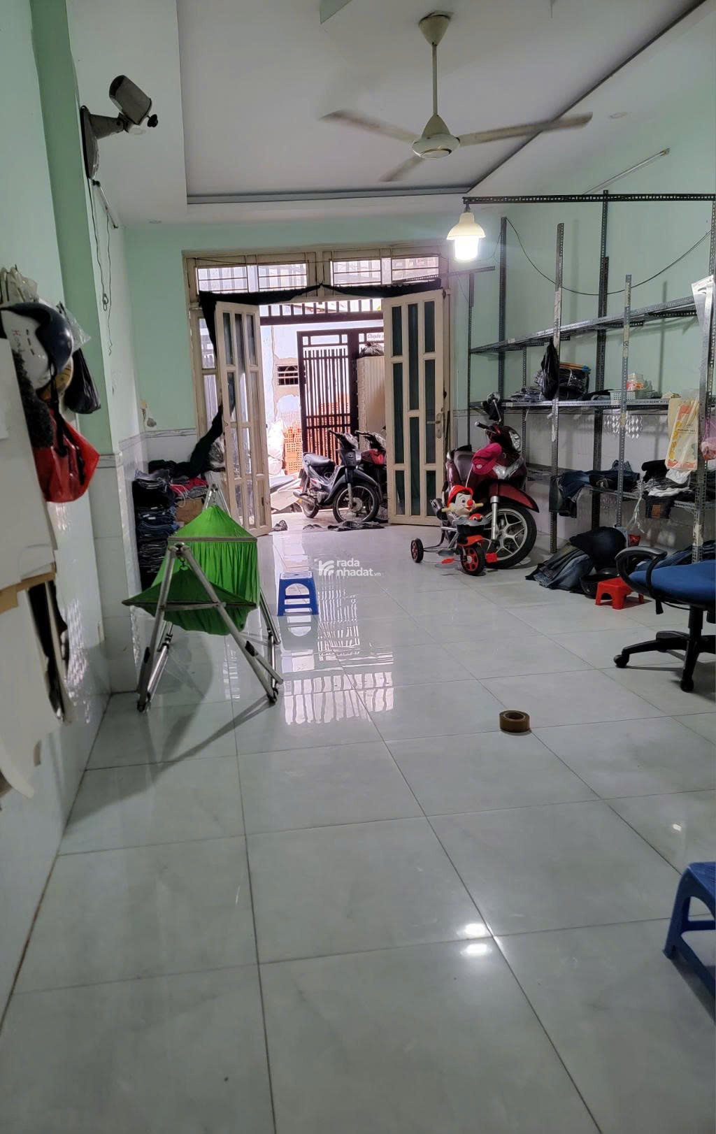 Bán nhà Dương Văn Dương. 1 trệt, 1 lầu có đặt bồn nước, ban công thông thoáng . Gồm 3PN - 3WC. 