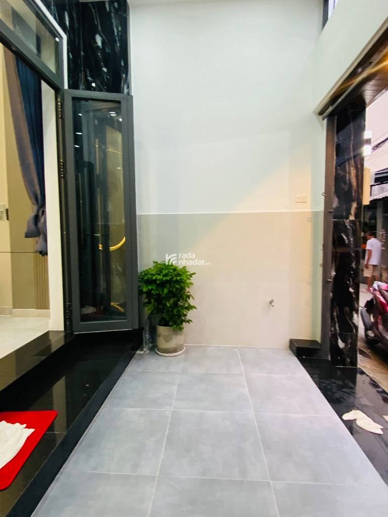 NHÀ 3 TẦNG MỚI ĐẸP - 50M2 - HẺM 4M CÁCH HXT 20M - GẦN GA T3 & SIÊU THỊ EMART - 6 TỶ 380