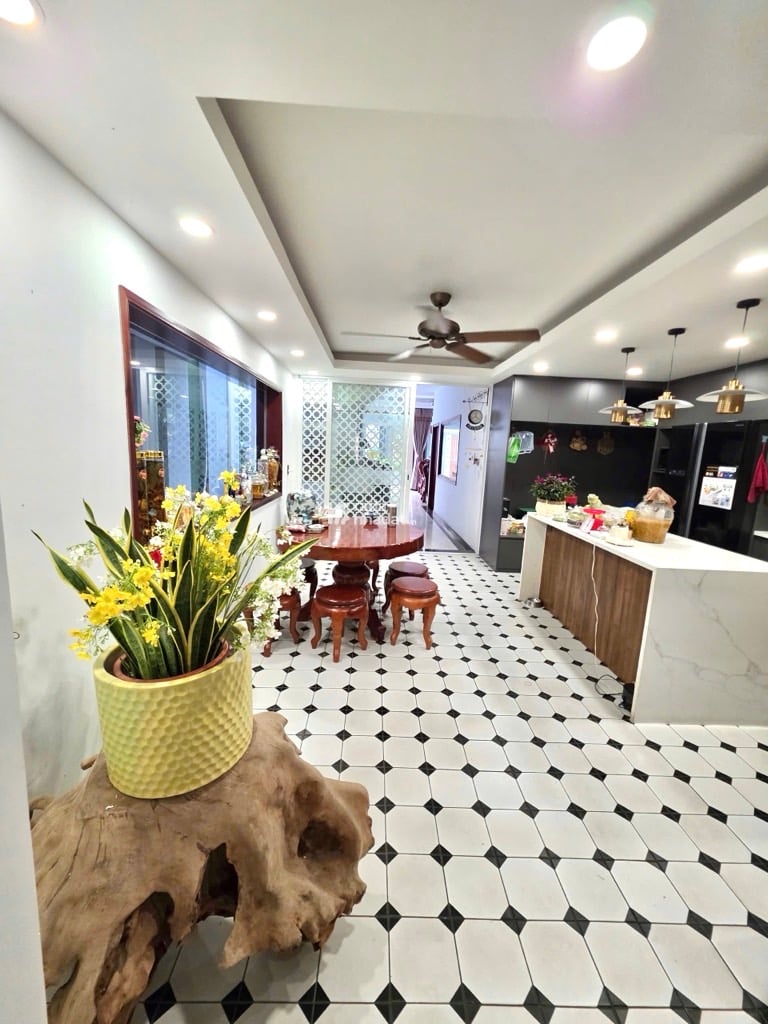 Mặt Tiền Thụt - Trần Quốc Tuấn - Biệt Thự 4 Tầng - Giáp Phạm Văn Đồng - 160m2 - 7x23 - Gần Sân Bay