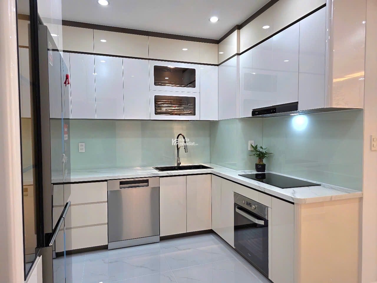 BÁN CĂN GÓC SKY  GARDEN 3 BLOCK  TRUNG TÂM SKY3. VIEW Q1 72m2 2pn 2wc giá 6 tỷ 580