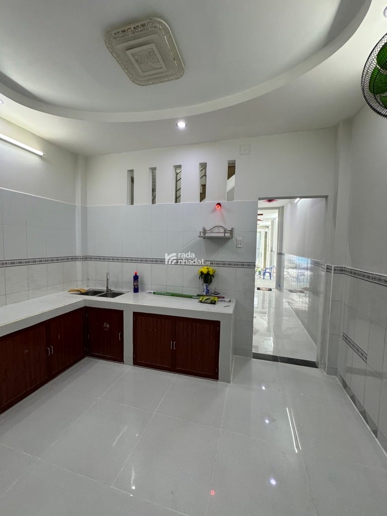 Ban nha Gần Kinh Dương Vương, chợ Hồ Ngọc Lãm Binh Tân 101m2 (4x25) 4.8 tỷ HXH thông