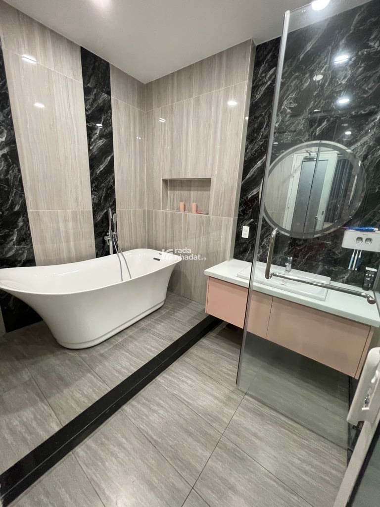 Các trục đường chính: Tây Lân, Hương Lộ 2, Liên Ấp 1-2-3, Cây Cám, Kênh Tham Lương...