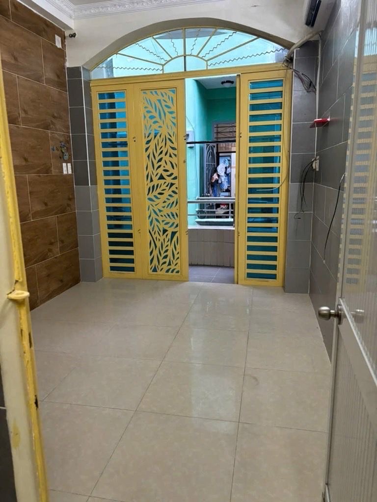 Khu Phân Lô- Lạc Long Quân-Chợ Hoa Ngay Hoà Bình-   3 Tầng- khu hiếm nhà bán 