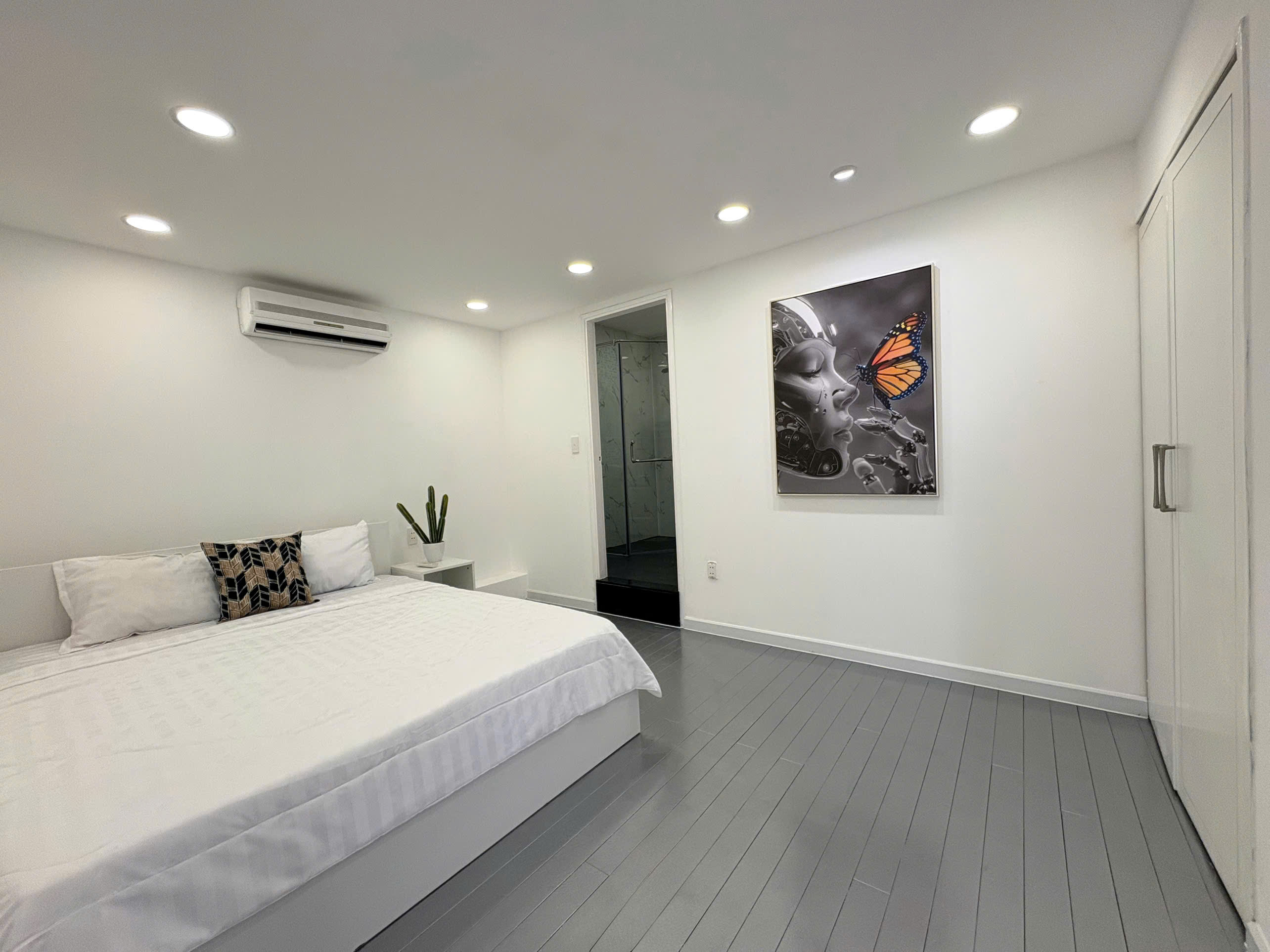Cho thuê gấp siêu phẩm penthouse 9PN Sky Garden 2 - 300m2 - view Landmark